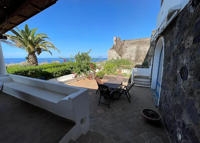 Le Di Eolo Malfa (Salina)